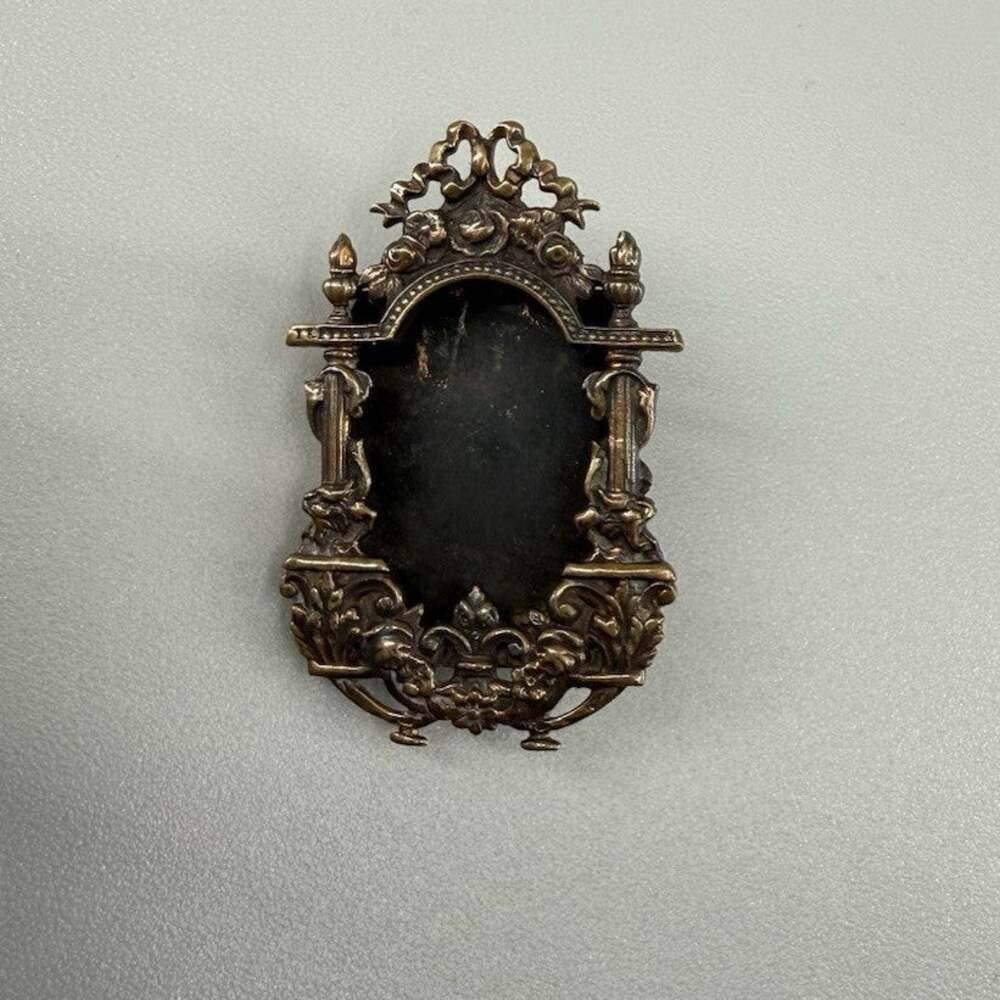 Vintage Art Nouveau Picture Frame Brooch Miniature Photo Holder Ornate Brass Pin